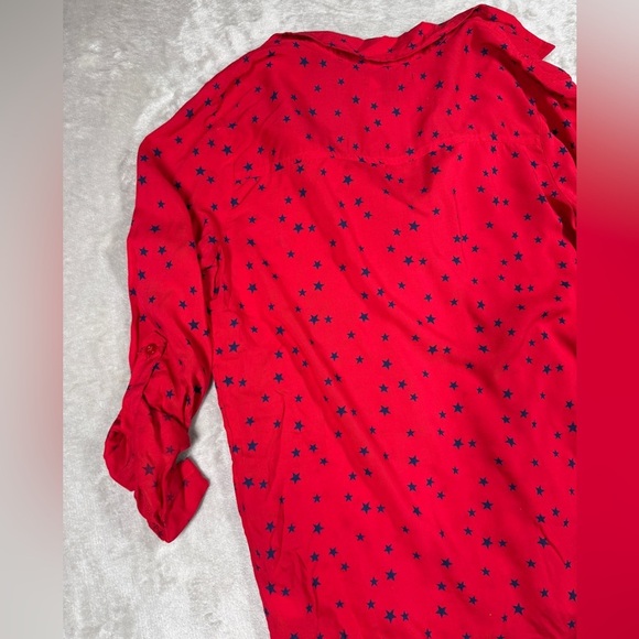 Old Navy Red Blue Stars Collared Buttoned Neckline Rolled Sleeves Blouse Top XS - Picture 9 of 14